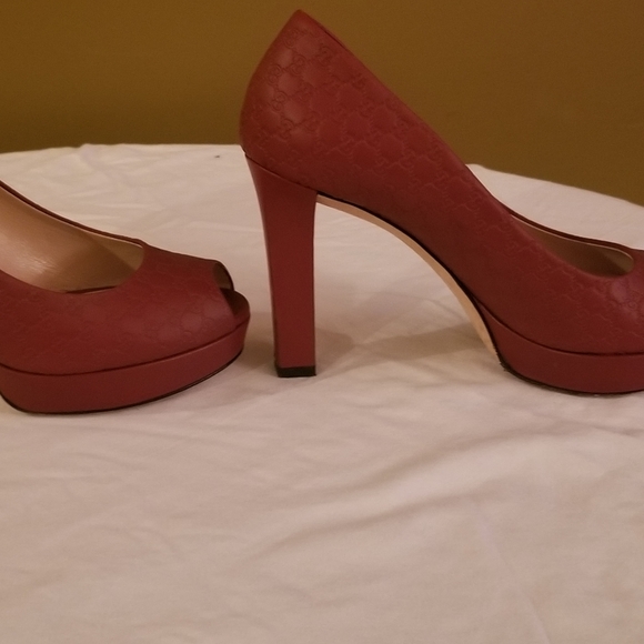 Gucci Red Guccissima Leather Peeptoe Platform Pump - Picture 7 of 9